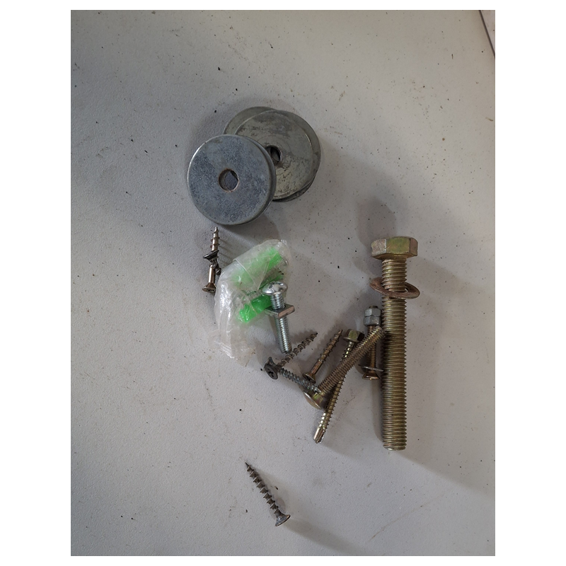 Mixed screws and washers